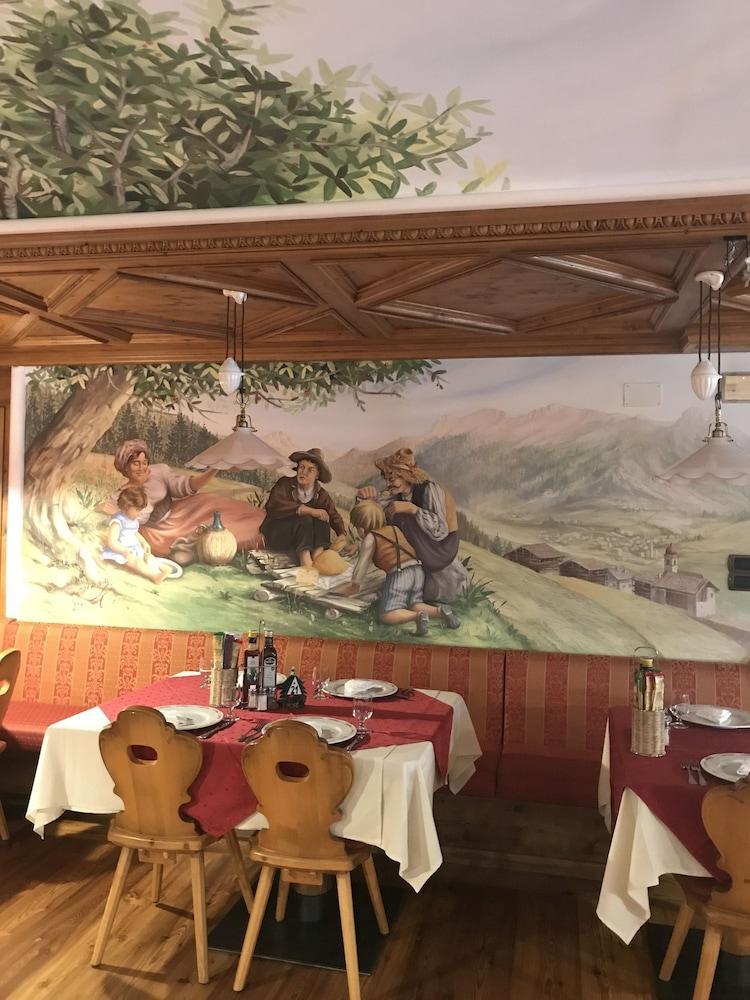Hotel Piedibosco Моэна Экстерьер фото
