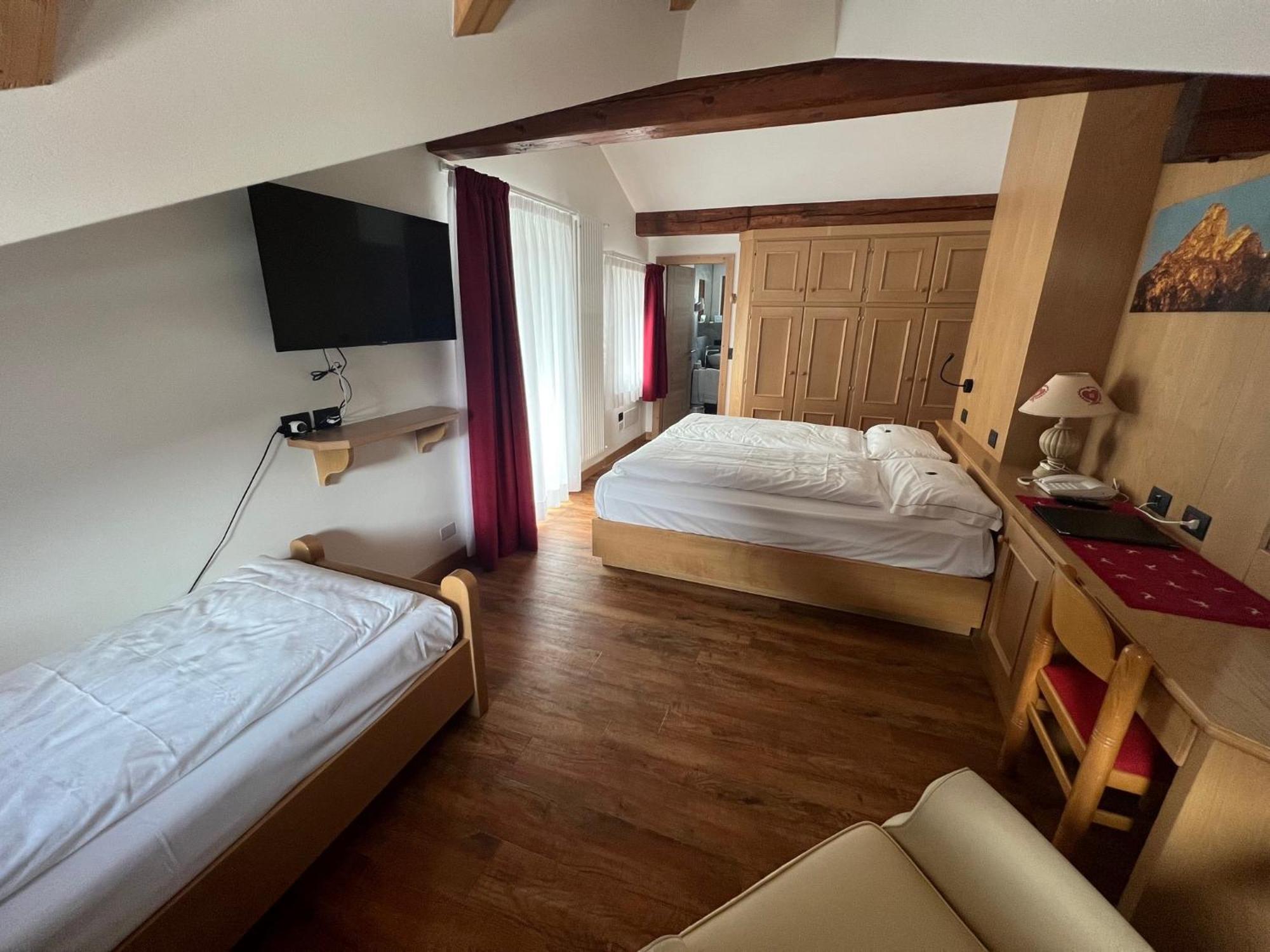 Hotel Piedibosco Моэна Экстерьер фото